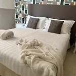 66 Imperial Inn Pensión